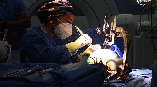 Médicos de SEMAR mejoran calidad de vida a personas con Parkinson