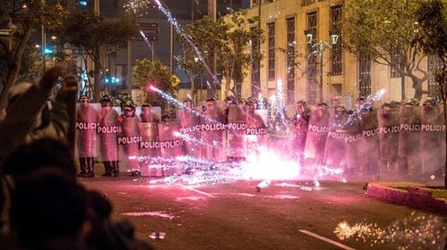 Detienen a policía acusado de matar a manifestante en Lima