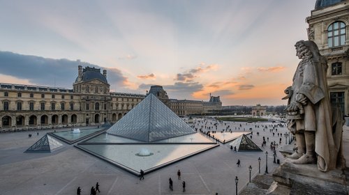 Museo del Louvre permanece cerrado por la huelga de trabajadores