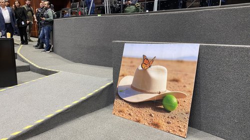 Diputados rinden homenaje al alcalde asesinado de Uruapan