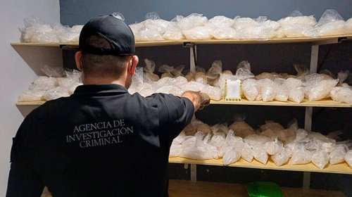 Aseguran 385 kilogramos de metanfetamina tras cateo en Culiacán