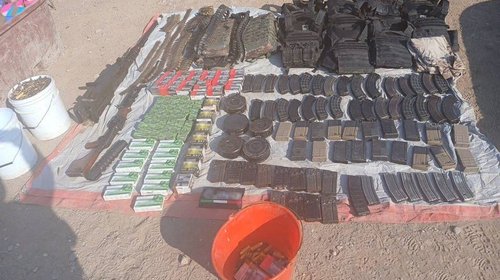 Ejército y GN decomisan arsenal y droga en Michoacán