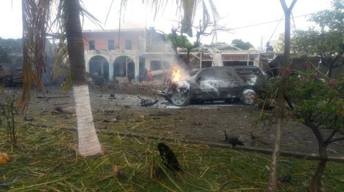 Coche bomba deja cinco muertos y varios heridos en Coahuayana