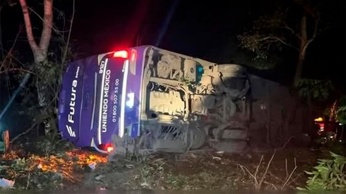Volcadura de autobús en Hidalgo deja al menos cinco muertos
