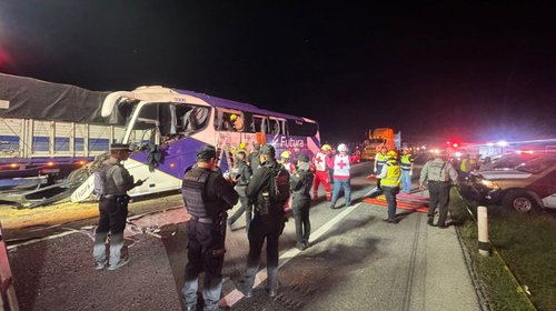 Choque de autobús y tráiler en Tamaulipas deja dos muertos