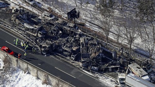 Choque múltiple por nieve en Japón deja dos muertos y heridos