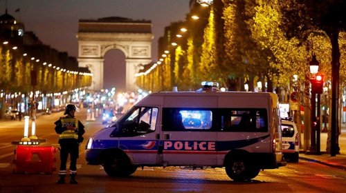 Abaten a hombre armado en el Arco del Triunfo de París