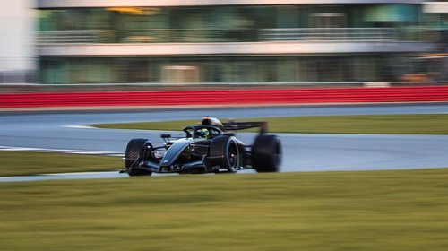 Checo Pérez completa su primer test con el nuevo Cadillac