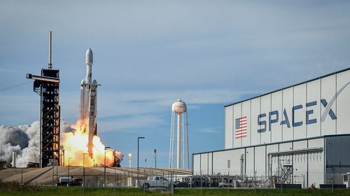 SpaceX compra paquetes de frecuencias a EchoStar