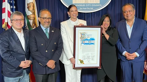 Natalia Jiménez recibe reconocimiento de Los Ángeles