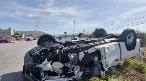Guardia Estatal atiende volcadura en la Carretera Federal 101