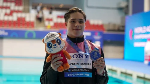 Osmar Olvera gana la medalla de plata en trampolín de 1 metro