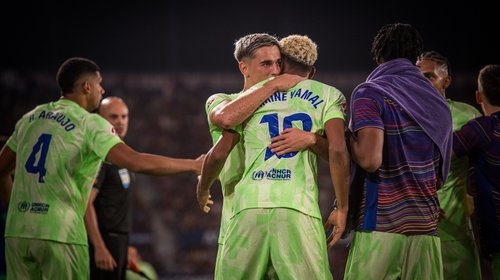 Barcelona remonta al Levante con un gol sobre la hora