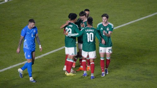 México golea 4-0 a Islandia con todo el poder 'chiva'