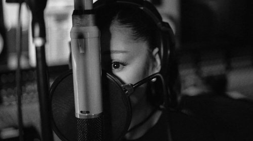 Ariana Grande adelanta su nuevo álbum con mensaje poético