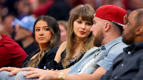 Taylor Swift y Travis Kelce aparecen en partido Cavaliers-Knicks