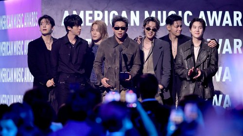 BTS y Karol G brillan en los American Music Awards