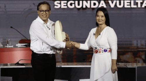 Perú elige presidente en una elección decisiva