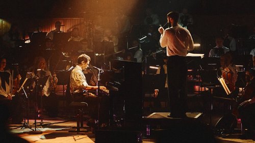 Harry Styles sorprende con un concierto sinfónico íntimo