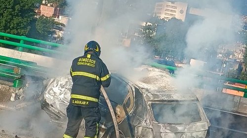 Muere conductor tras choque e incendio en Periférico, Tlalpan