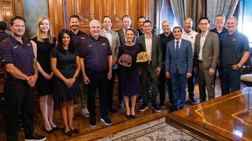 Recibe Sheinbaum a equipos de la MLB en Palacio Nacional