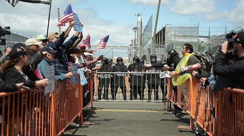 Crece tensión por protestas en centro migratorio de Nueva Jersey