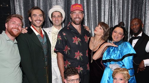 Taylor Swift y Travis Kelce disfrutan noche en Broadway