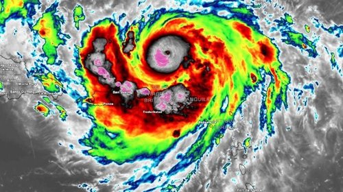 Erin se degrada a huracán categoría 4 y pasa por norte del Caribe