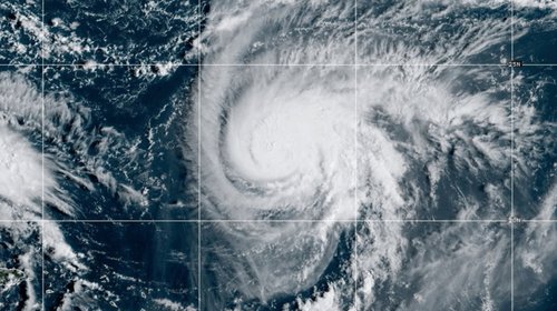 Huracán Humberto asciende a categoría 4 y provoca alertas
