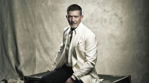 Antonio Banderas cumple 65 años pleno, sin retoques y feliz