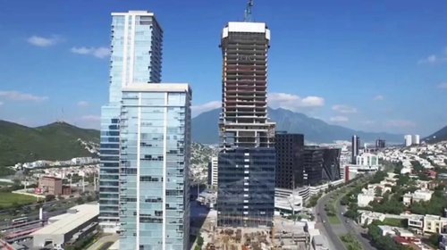 Calificación de IDEI baja por falta de liquidez y retrasos