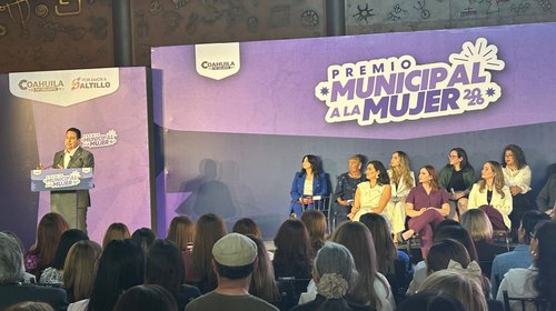 Reconocen trayectoria femenina con premio municipal