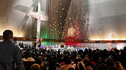Le cantan las mañanitas a la Virgen en la Basílica de Guadalupe