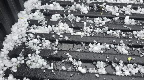 Granizo sorprende a vecinos al sur de Saltillo y zona rural
