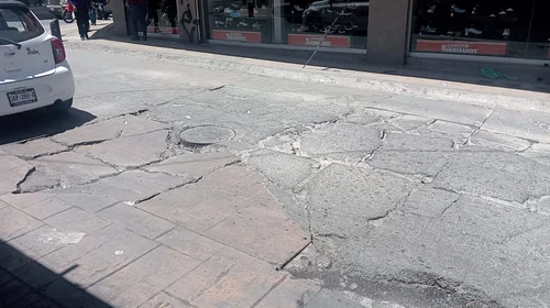 Reparan en Saltillo los registros para luego repavimentar calles