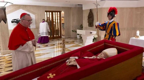 Llevarán restos del papa a la Basílica de San Pedro el miércoles