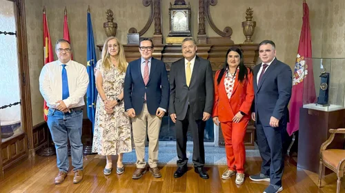 La UANL y Salamanca crean cátedra por los 500 años del legado