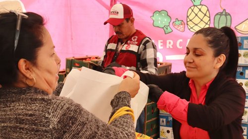 Lleva Manuel Guerra el 'Mercado de la Gente' al ejido Rinconada