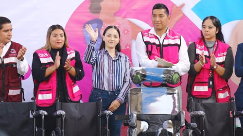 Entregan apoyos de movilidad a adultos mayores en García