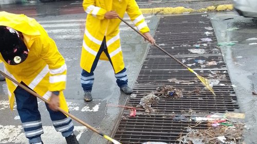 Limpian 2,500 parrillas pluviales tras lluvias en Monterrey