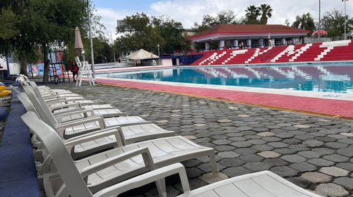 Lluvias vacían parques acuáticos en Monterrey
