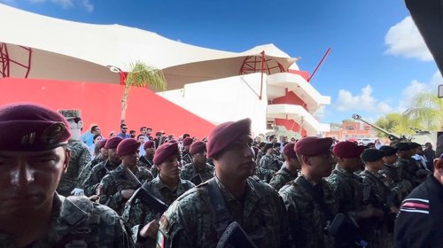Exposición militar reúne a 100 mil personas en Matamoros