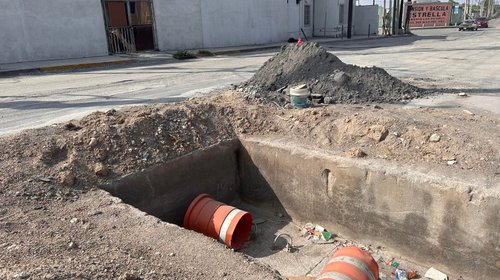 Automovilistas señalan baches en Diego Díaz de Berlanga