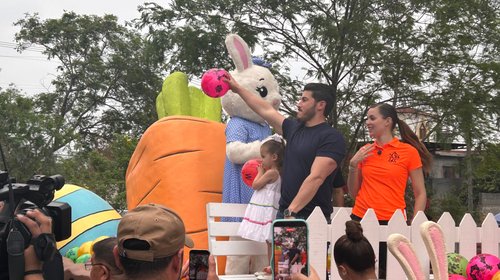 Encabezan Samuel y Mariana desfile del Día del Niño en Monterrey