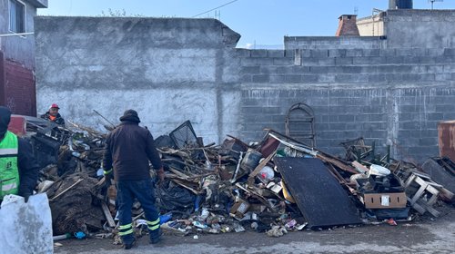 Saltillo limpia callejones, pero basura regresa a los pocos días