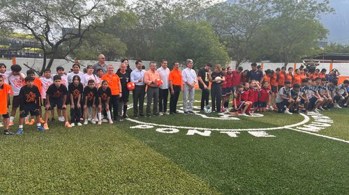 Inaugura Samuel cancha 520 en primaria Nicolás Bravo 