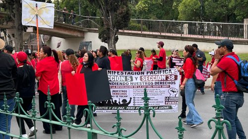 Docentes toman las calles y piden mejores pensiones y salarios