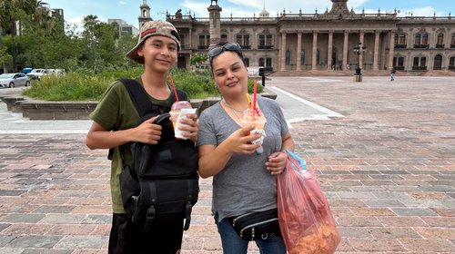 Regios combaten el calor extremo de hasta 47 grados