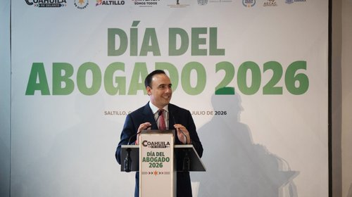 Acude Manolo Jiménez al festejo por el Día del Abogado