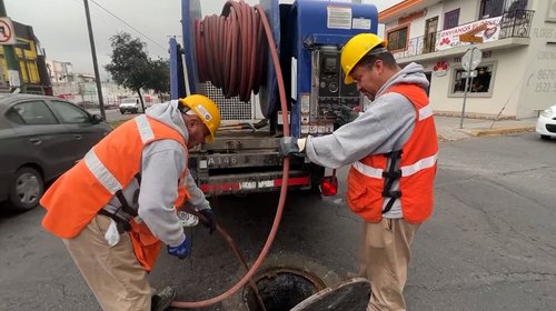 AyD refuerza drenaje con mantenimiento preventivo en Monterrey